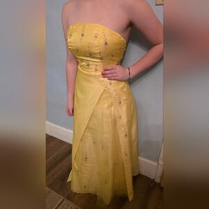 Elegant Yellow Evening Gown, Strapless, Lace Back, Hand Beaded. Sz Small.